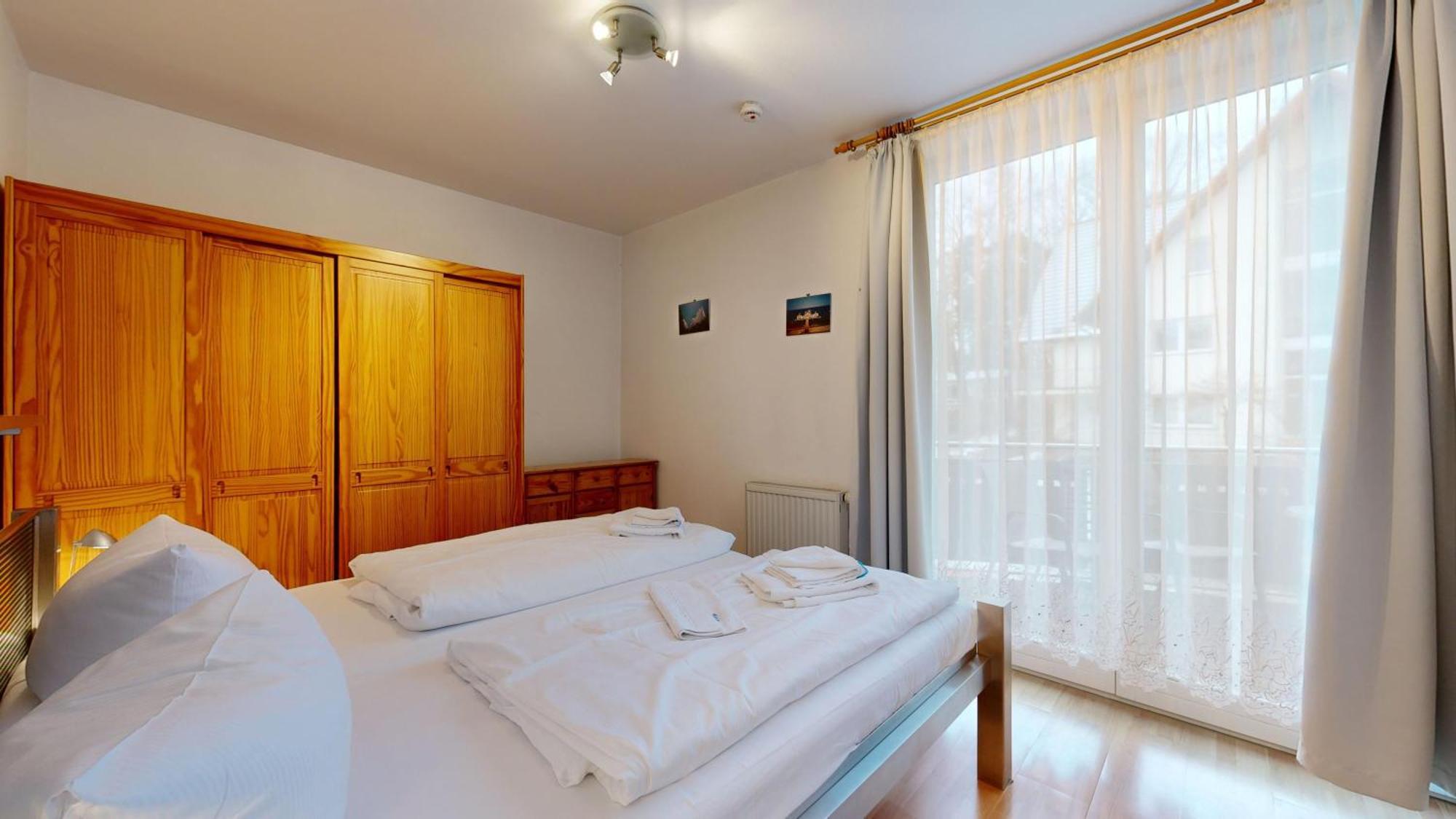 Strandnahe Mit Schwimmbad Im Haus, A Cappella 63, Binz