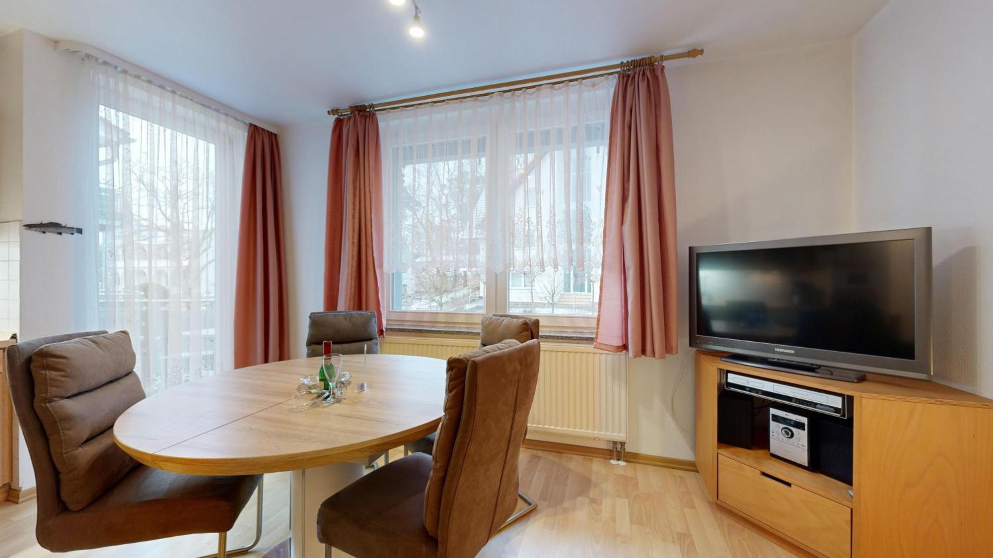 Strandnahe Mit Schwimmbad Im Haus, A Cappella 63,